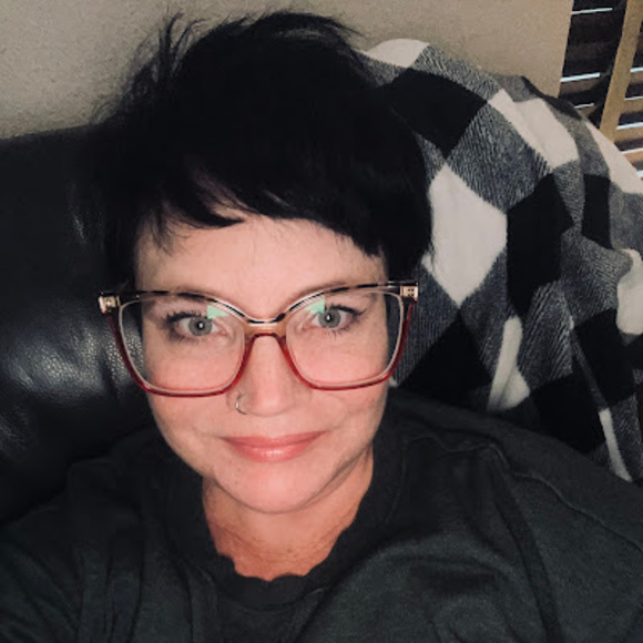 Meet your Posher, Stephanie - Picture 1 of 1